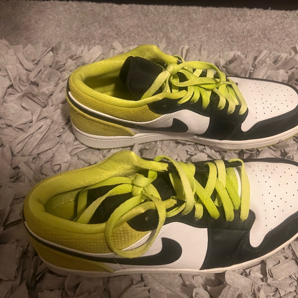 Air Jordan 1 Low 'Cyber'
